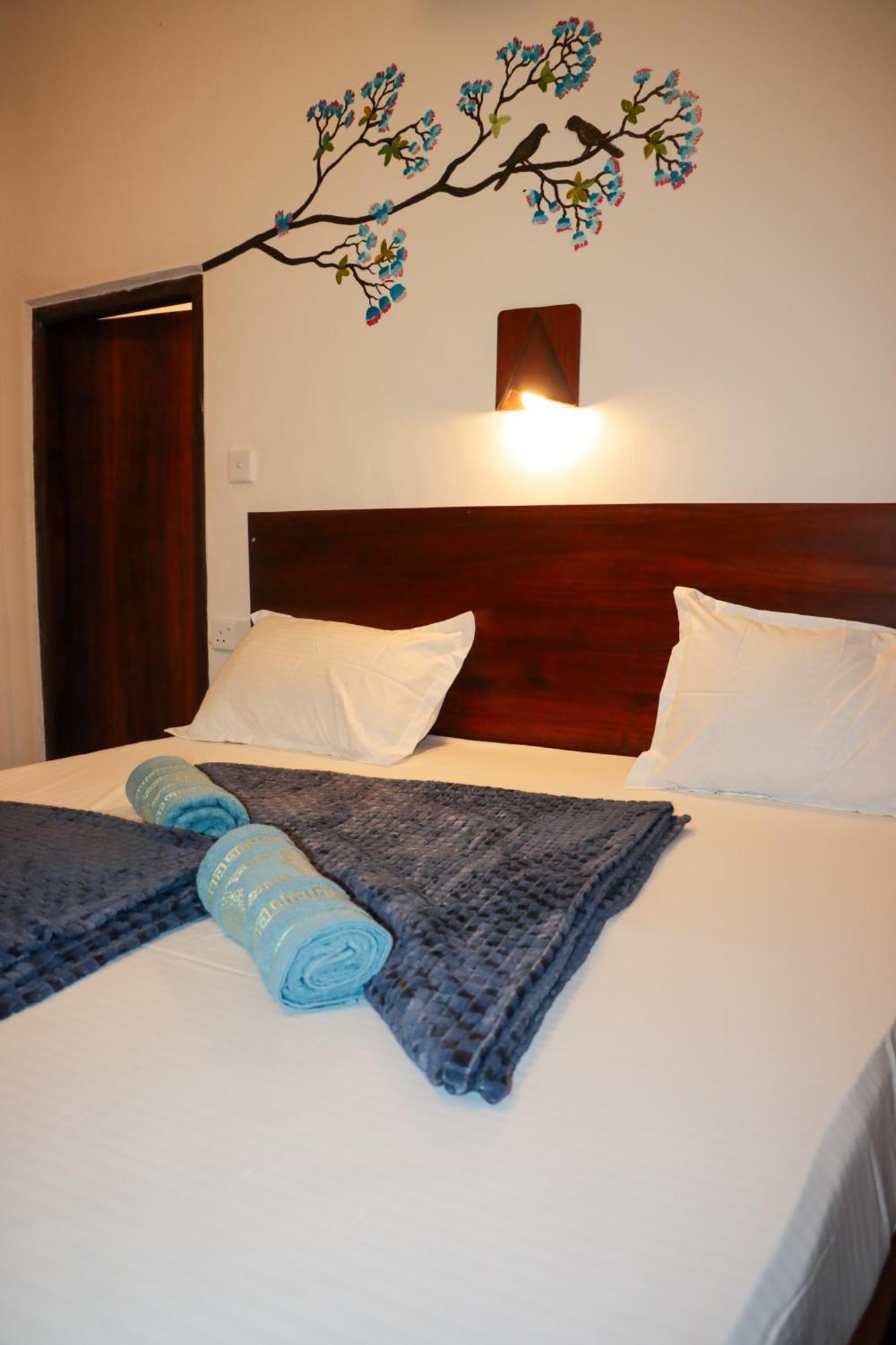 アルガムベイ Surfers Park Arugambay Bed & Breakfast エクステリア 写真