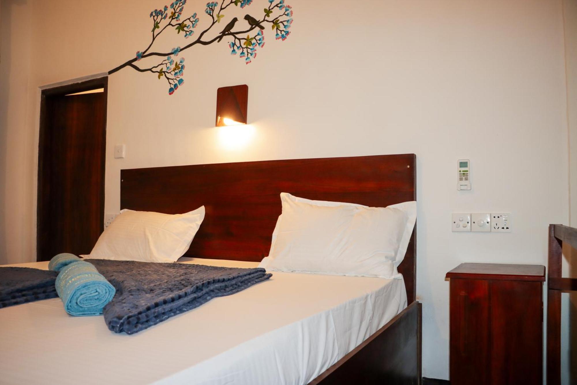 アルガムベイ Surfers Park Arugambay Bed & Breakfast エクステリア 写真