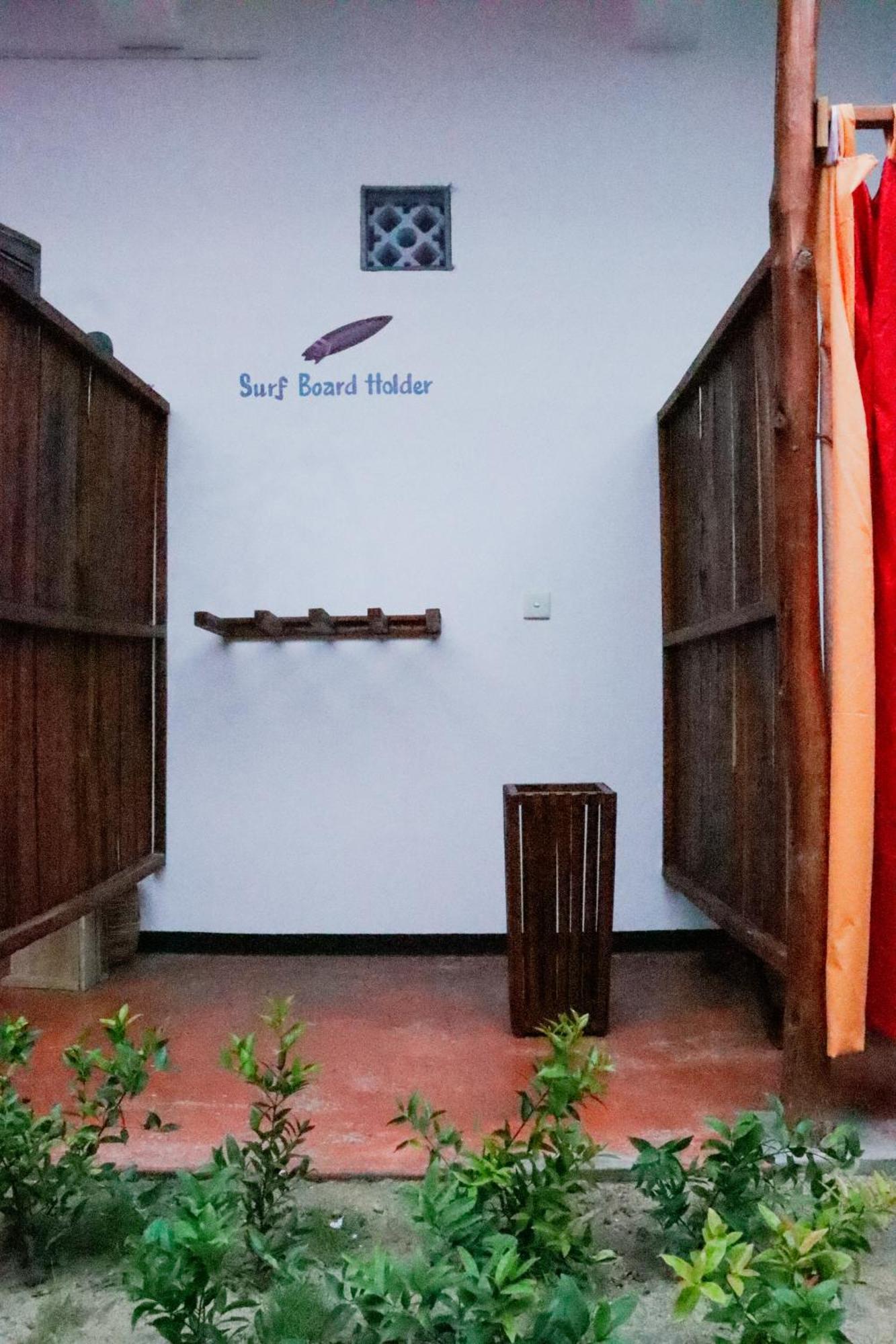 アルガムベイ Surfers Park Arugambay Bed & Breakfast エクステリア 写真