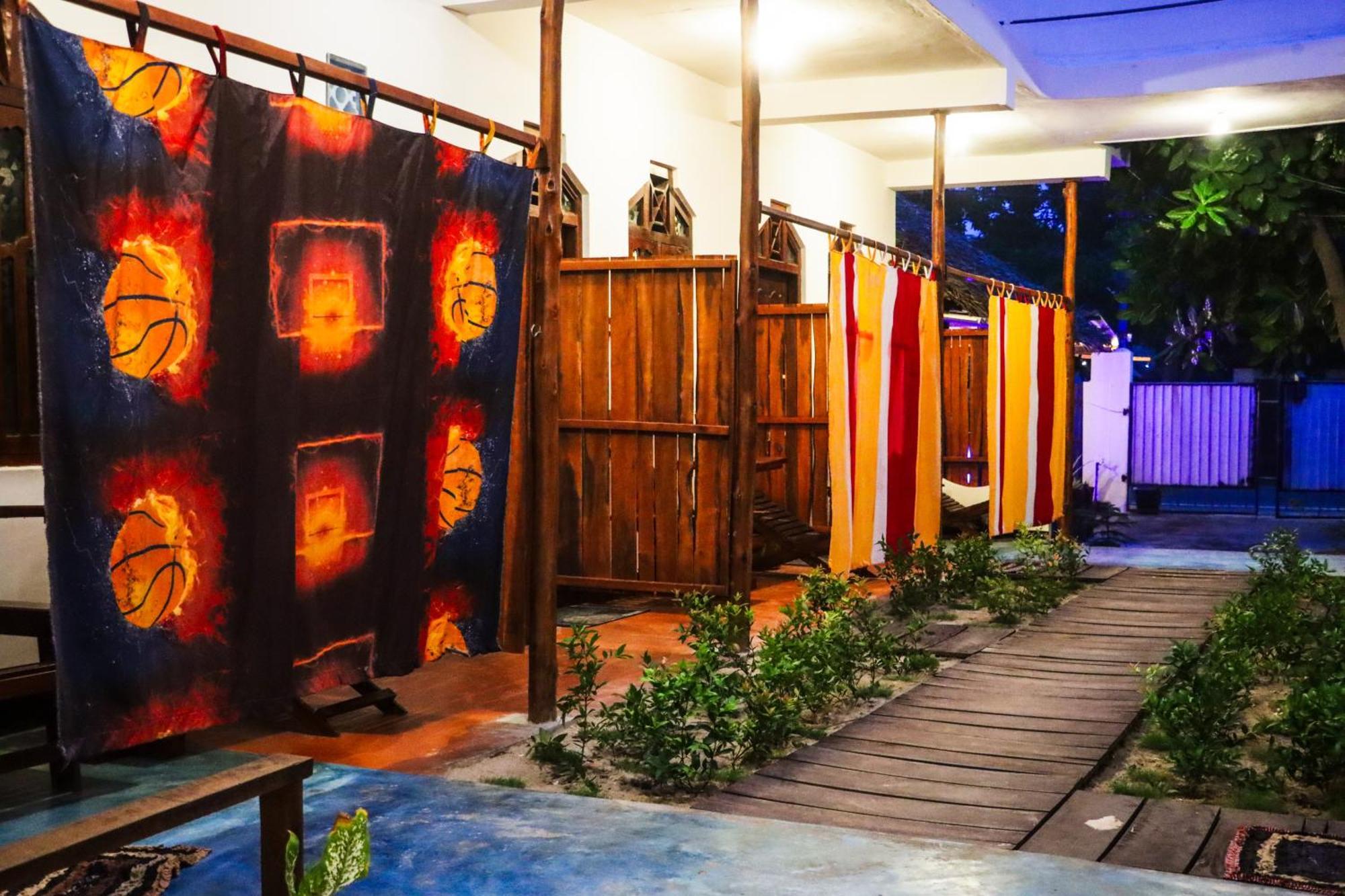 アルガムベイ Surfers Park Arugambay Bed & Breakfast エクステリア 写真