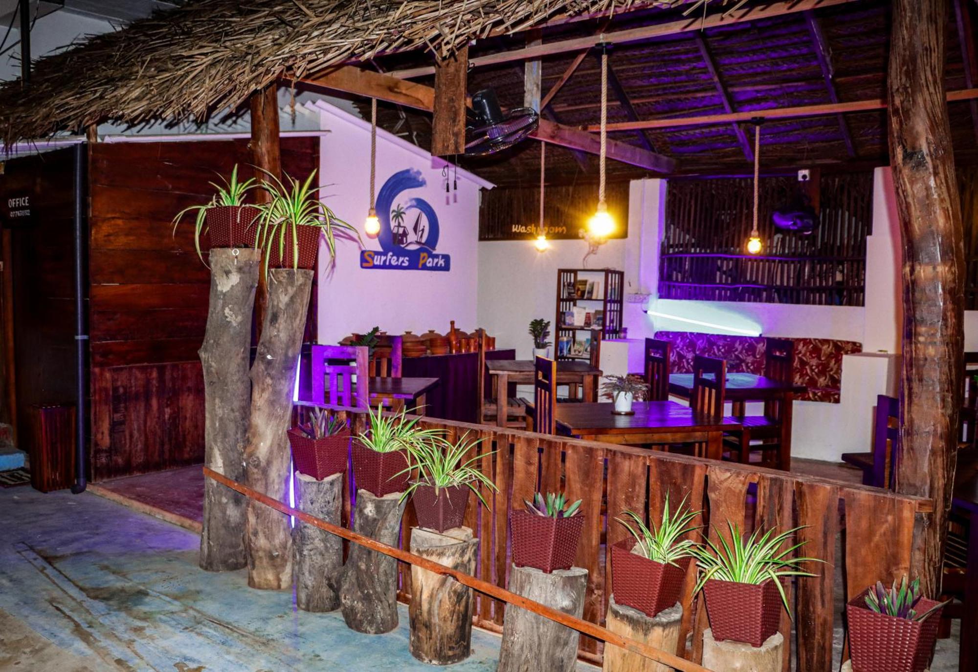 アルガムベイ Surfers Park Arugambay Bed & Breakfast エクステリア 写真