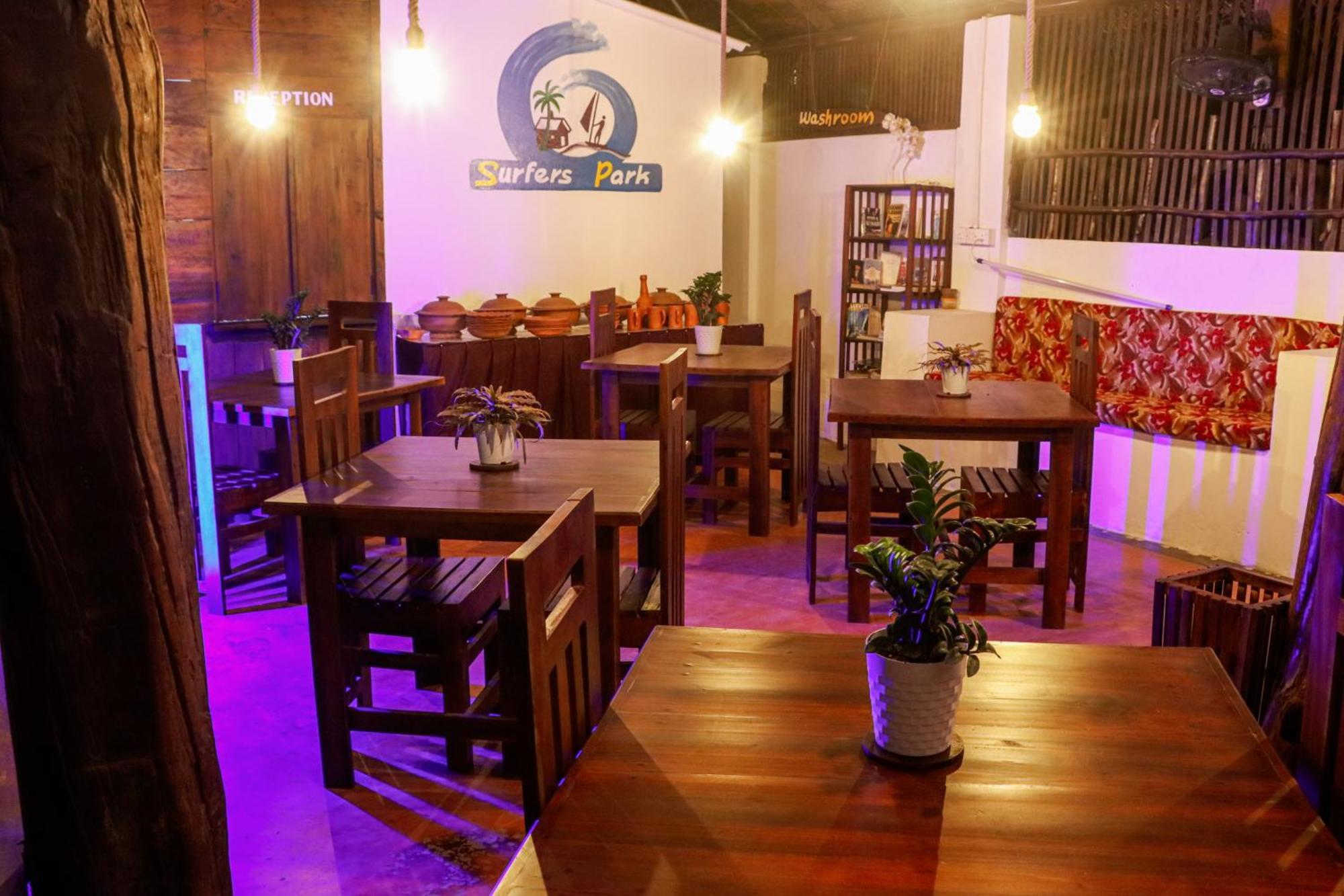アルガムベイ Surfers Park Arugambay Bed & Breakfast エクステリア 写真