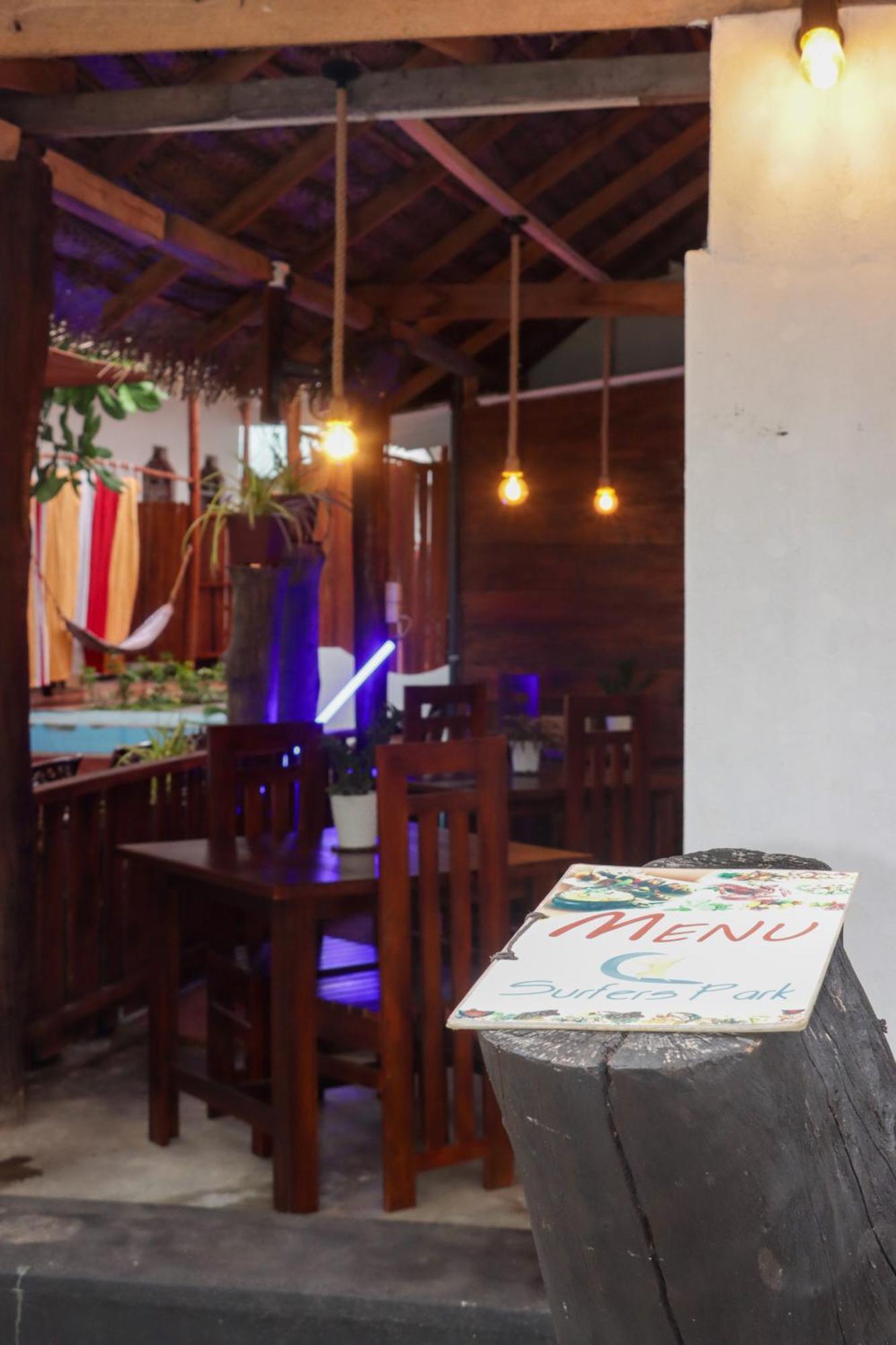 アルガムベイ Surfers Park Arugambay Bed & Breakfast エクステリア 写真