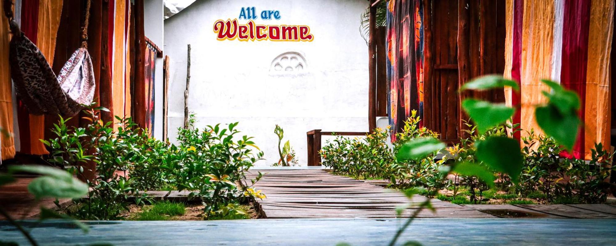 アルガムベイ Surfers Park Arugambay Bed & Breakfast エクステリア 写真