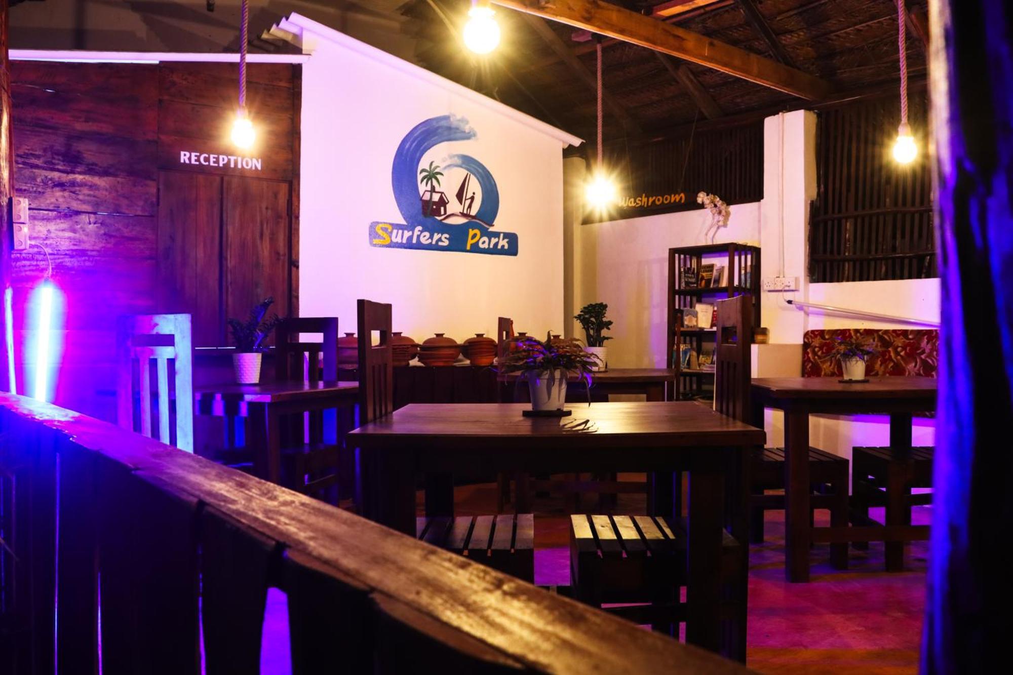 アルガムベイ Surfers Park Arugambay Bed & Breakfast エクステリア 写真