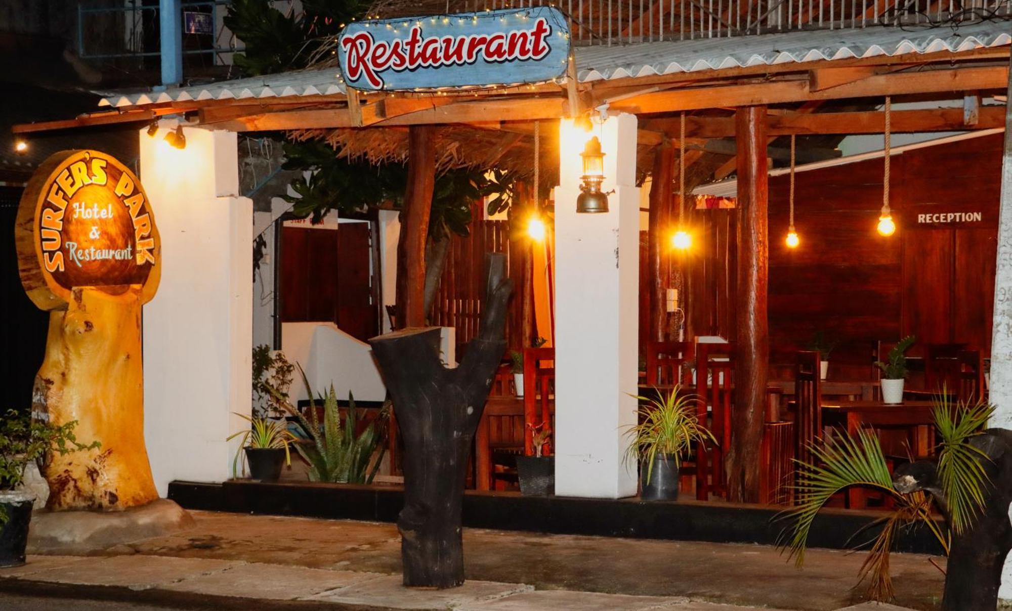 アルガムベイ Surfers Park Arugambay Bed & Breakfast エクステリア 写真
