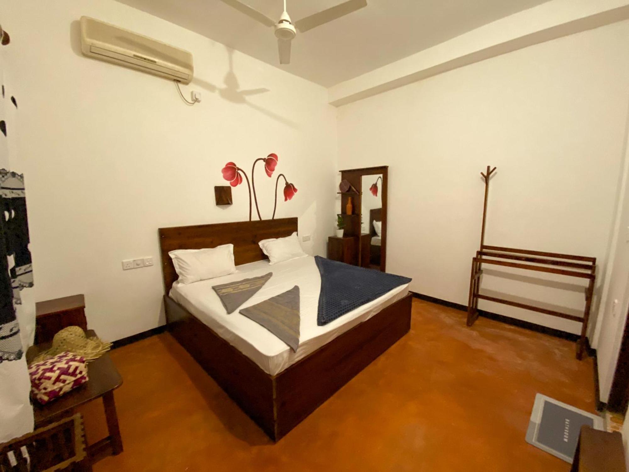 アルガムベイ Surfers Park Arugambay Bed & Breakfast エクステリア 写真