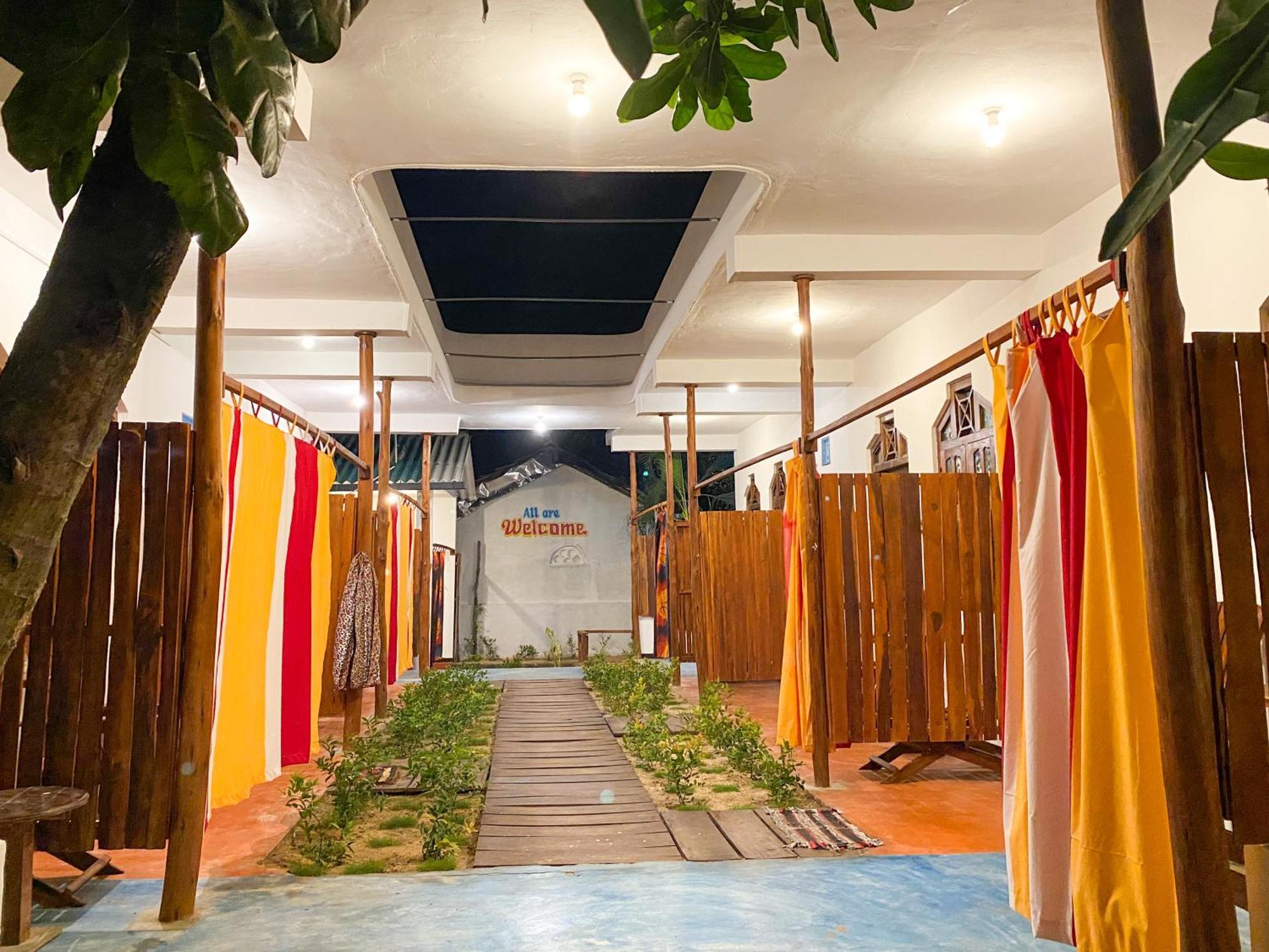アルガムベイ Surfers Park Arugambay Bed & Breakfast エクステリア 写真